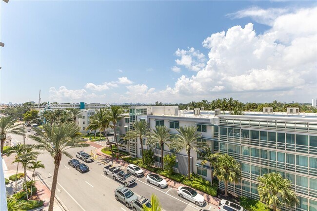 Building Photo - 9225 Collins Ave