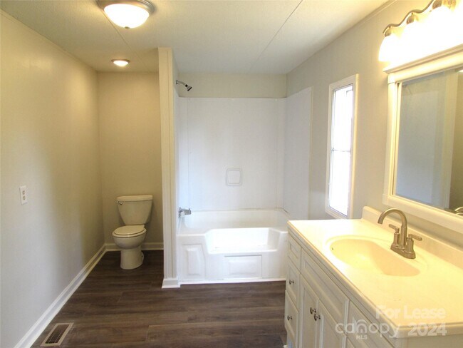 Building Photo - 248 Springway Ln
