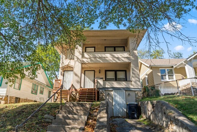 Primary Photo - Affordable 2-Bed Home in Kansas City — Har...