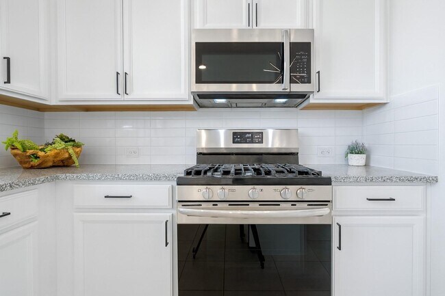 Building Photo - 15115 Parkland Canyon Dr