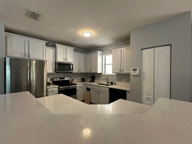 Building Photo - 1025 Cypress Pointe Blvd
