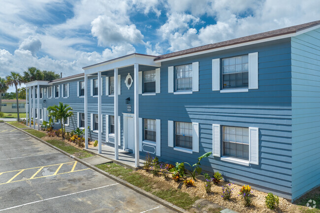 Building Photo - Manatee Bay Apartments