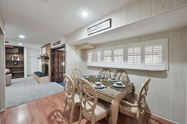 Building Photo - 1712 Meadowlane Terrace