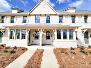 Building Photo - 1024 Windsor Dr