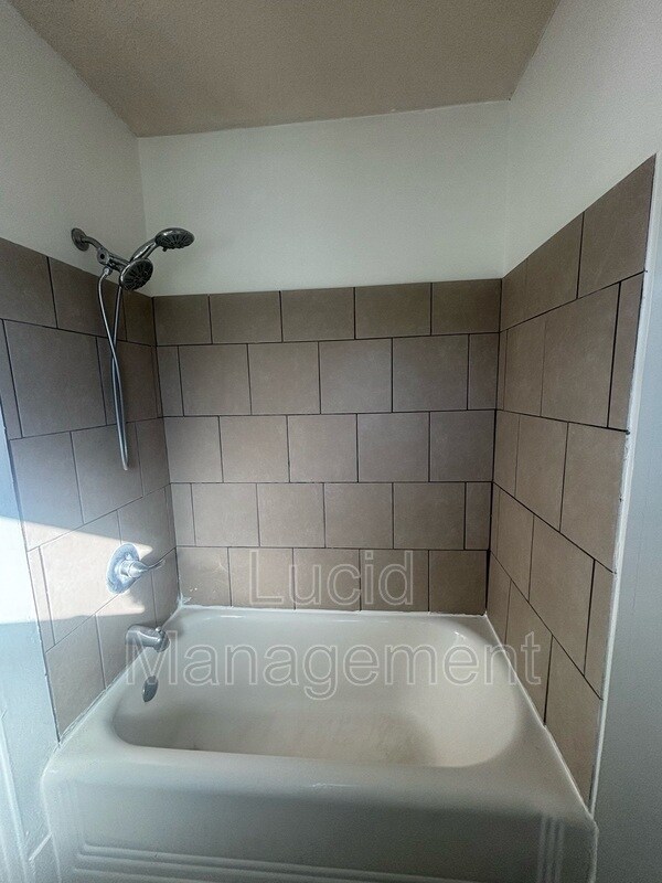 Building Photo - 629 W Market St