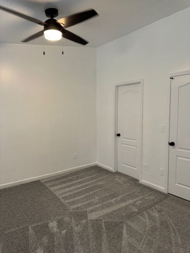 Building Photo - 3126 Silverlake Dr