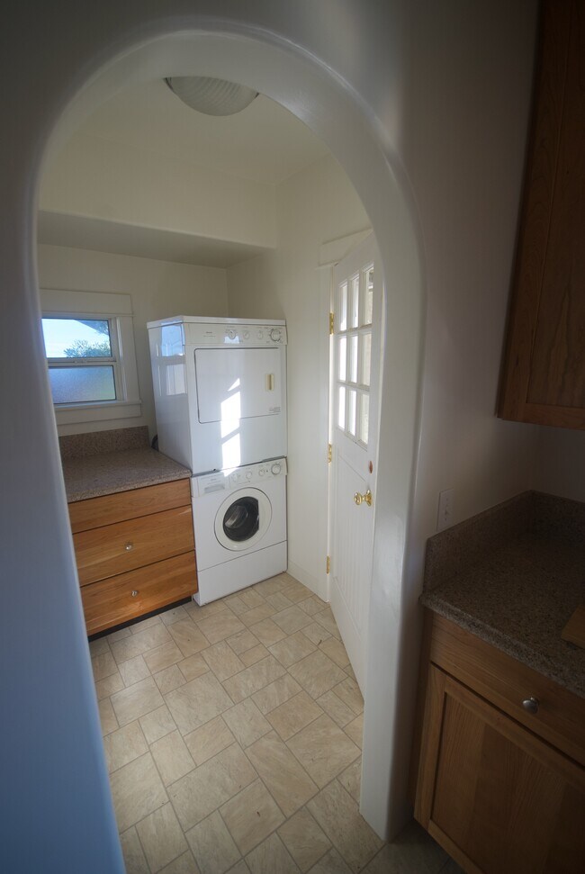 Building Photo - 815 Orange Grove Pl