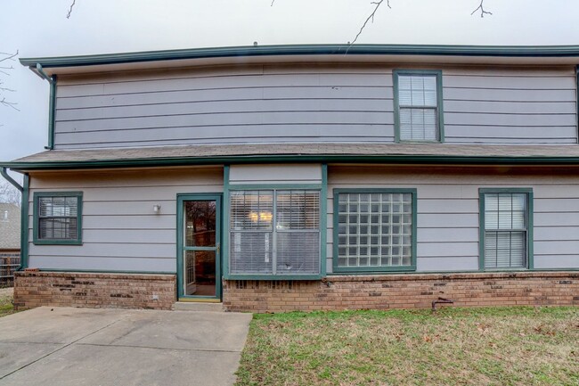 Building Photo - West Tulsa Gem! 3 Bed 2.5 Bath