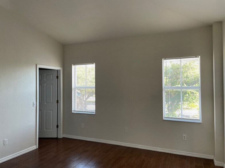 master suite - 505 W Hickpochee Ave