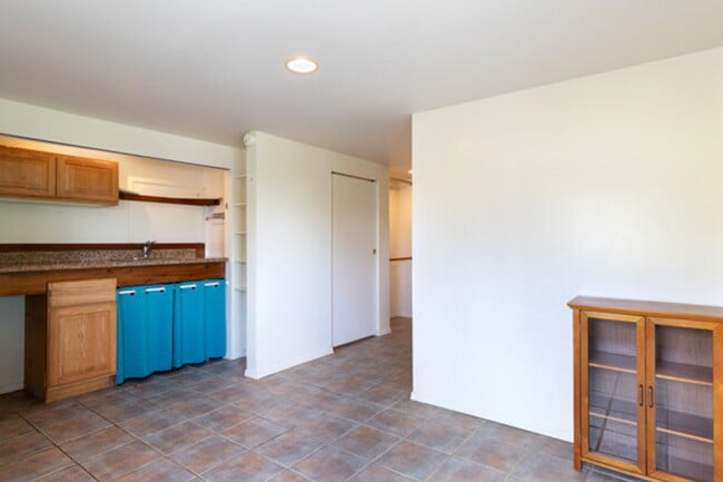 Building Photo - 64-660 Puu Olu Place