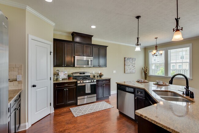 Building Photo - 5458 Everlook Cir