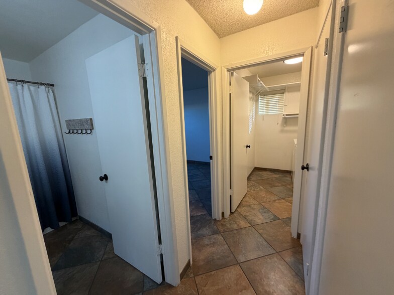 Building Photo - 6105 E 43rd Pl