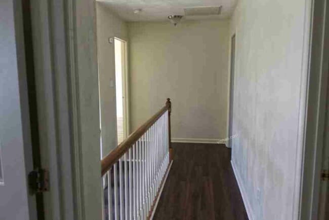 Building Photo - 805 Shadowberry Crest