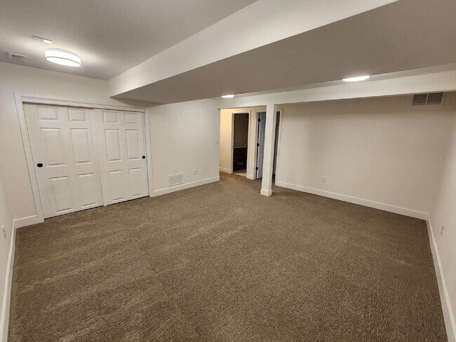 Building Photo - Spacious 5 Bed Home with Finished Basement, Multiple Living Areas & Private Backyard