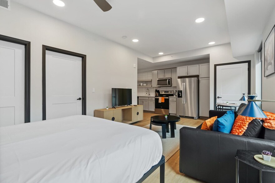 Building Photo - 423 E Michigan St