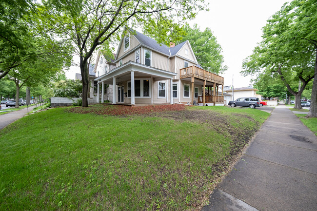 Building Photo - 3200 Aldrich Ave S