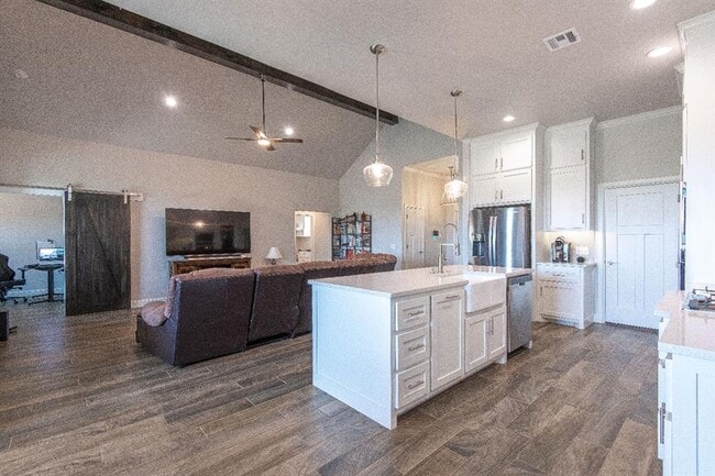 Building Photo - 2244 E Kellan Ct Terrace