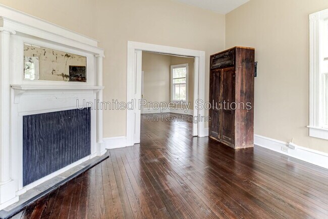Building Photo - 108 N 8th St