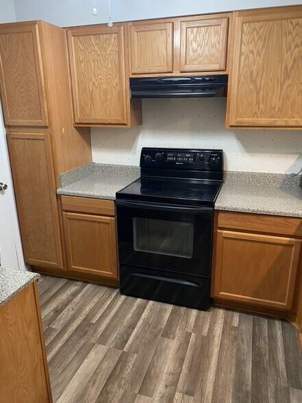 Building Photo - 448 Deerwood St