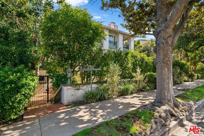 Building Photo - 502 San Vicente Blvd