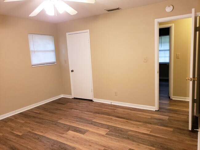 Building Photo - 2318 Vinkara Dr