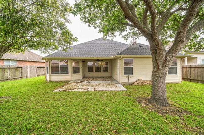 Building Photo - 3005 Gardencrest Ln