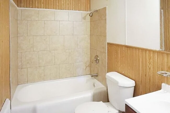 Building Photo - 4425 Harding Dr