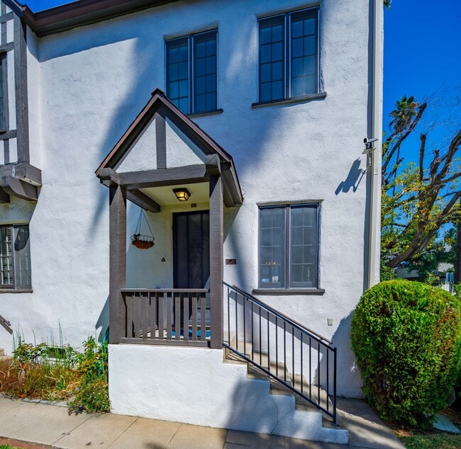 Building Photo - 81 N Catalina Ave