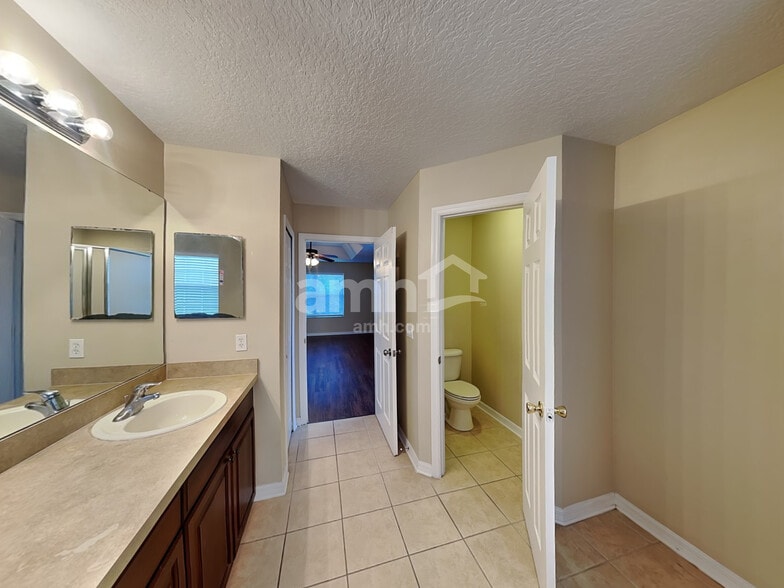 Building Photo - 2065 Home Again Rd