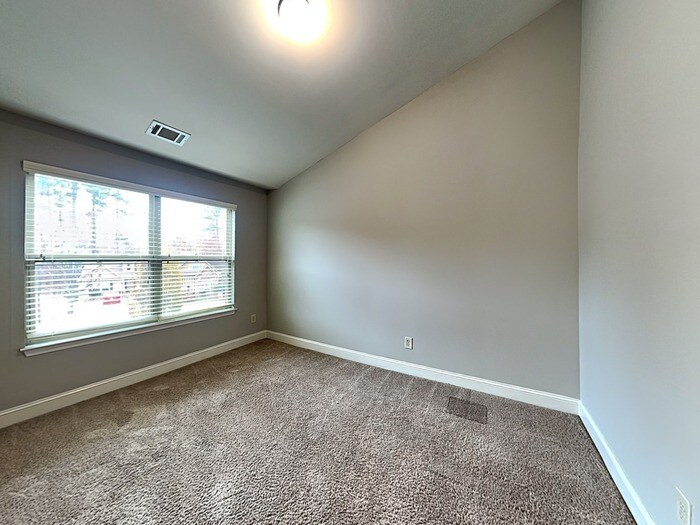 Building Photo - 333 Castle Top Ln SE