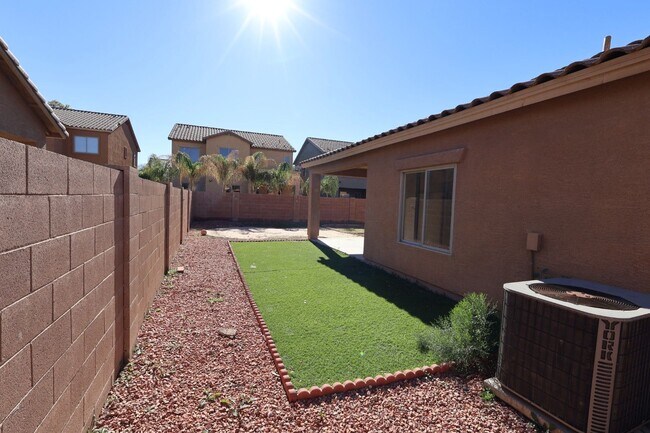 Building Photo - Remodeled 4 Bed 2 Bath Home.