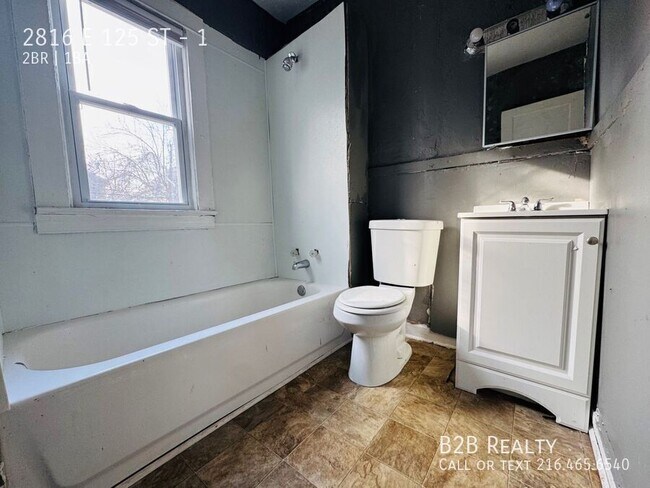 Building Photo - 2816 E 125th St