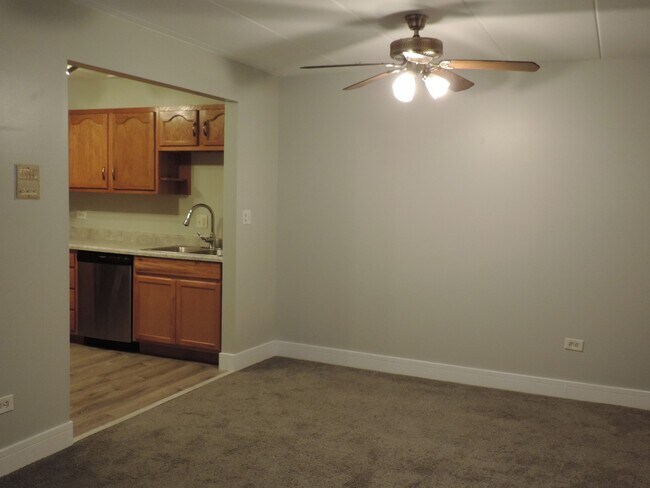 Building Photo - 204 E Bailey Rd