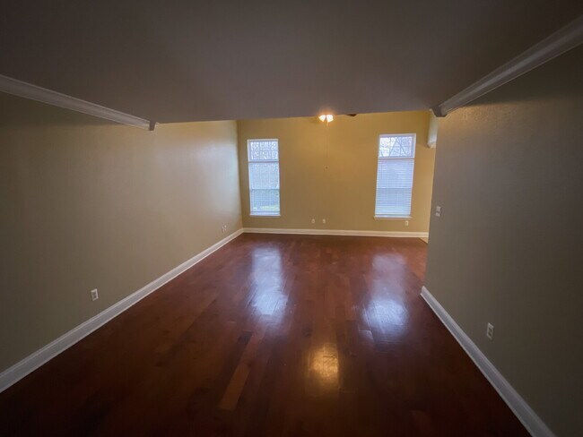 Building Photo - Welcome home to this charming 4-bedroom, 2.5-bath home in Noblesville!