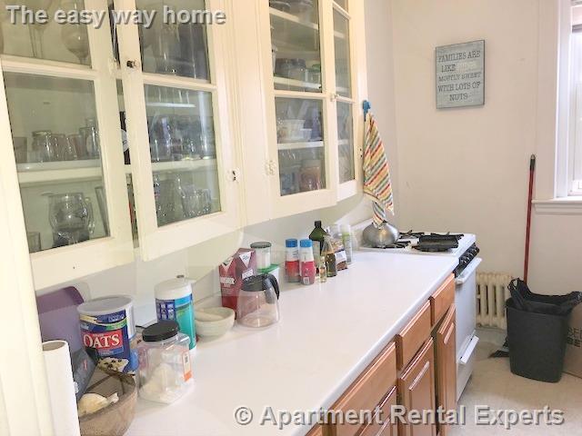 Building Photo - 172 Maple St