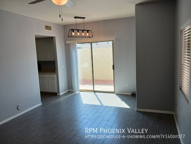 Building Photo - Charming Phoenix 3 Bed / 2.5 Bath Townhome...