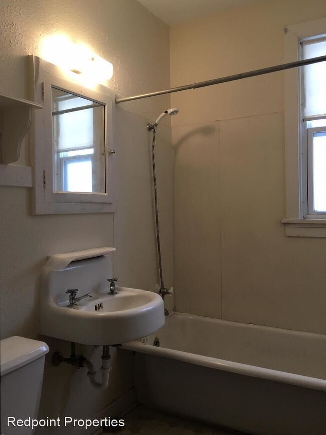 Building Photo - 1117 13th Ave N