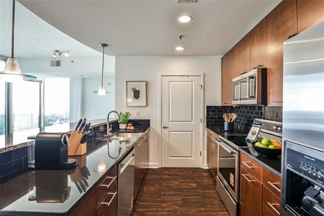 Building Photo - 3324 Peachtree Rd NE