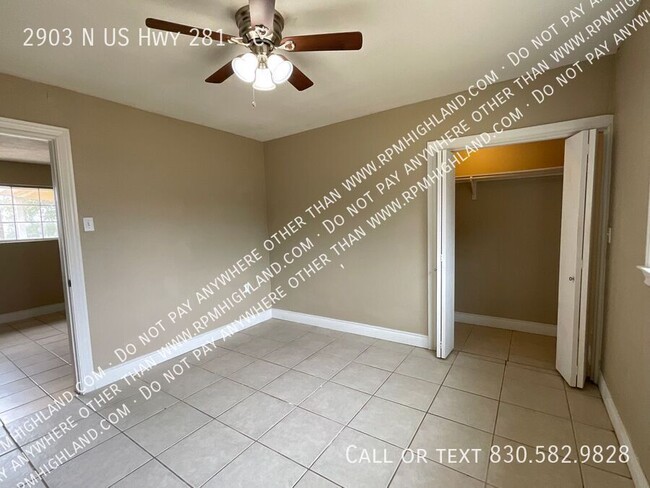 Building Photo - *AVAILABLE NOW* Amazing 1 Bedroom Unit in ...