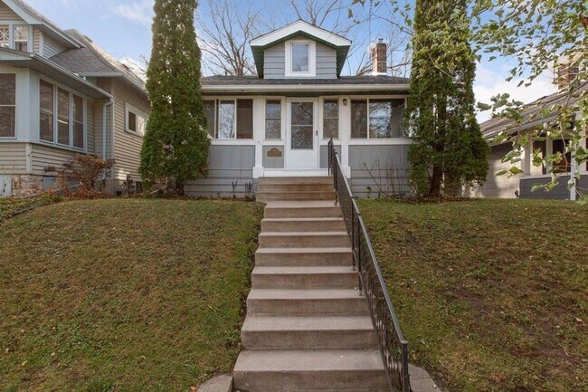 Building Photo - 6 bedroom 2 bathroom available June 2026