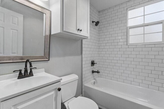 Building Photo - 2321 NW 33rd St