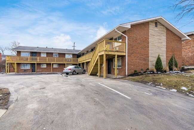 Building Photo - 611 Riverview Dr