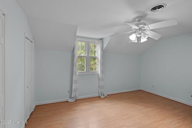 Building Photo - 327 Plantation Dr