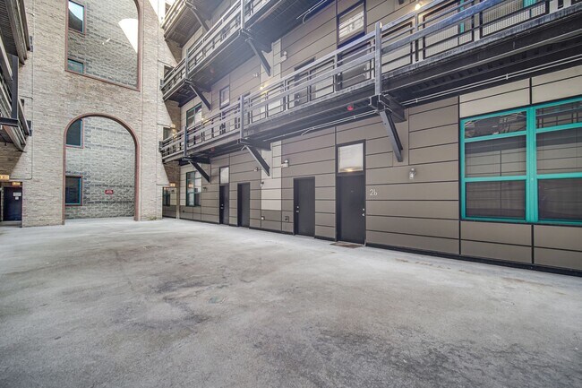 Building Photo - Fulton Market 2 Bed/2 Bath Timber Loft! Brand New Hardwood Floors! Rooftop Deck!