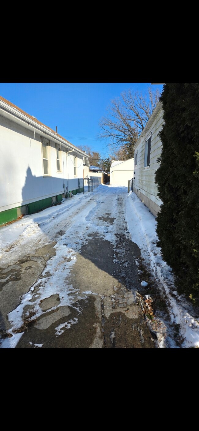 Building Photo - 20766 Ehlert Ave