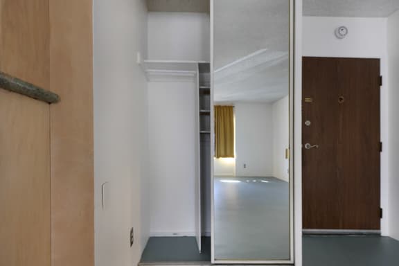 Building Photo - 250 Linden Ave