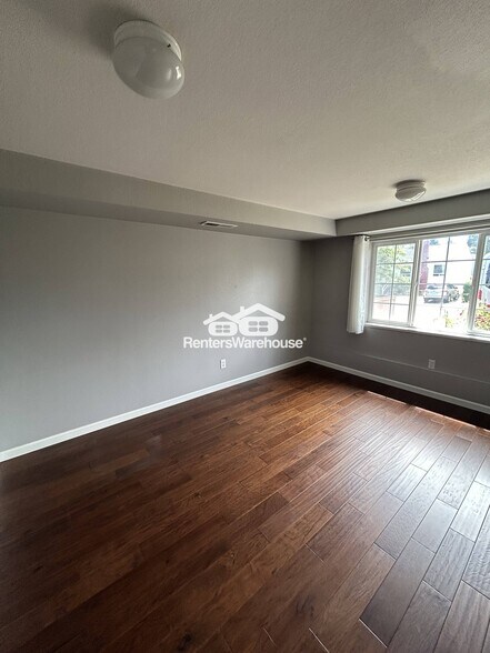 Building Photo - 718 N 100th St