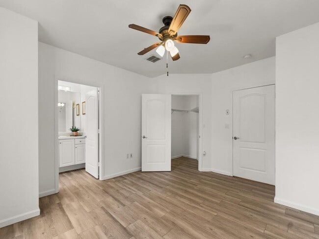 Building Photo - 5020 Fairways Cir