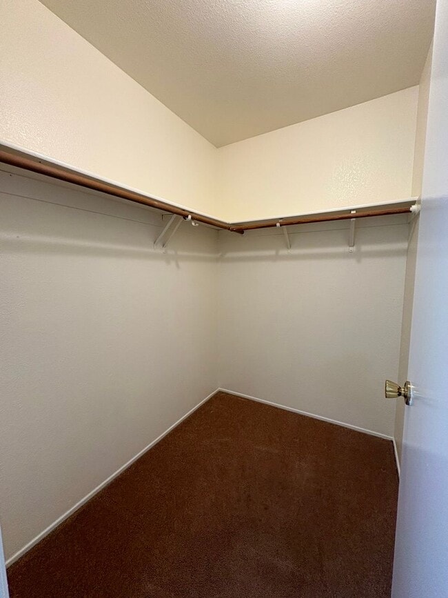 Building Photo - SOLAR POWERED 3 Bedroom 2 bath with large ...