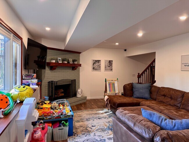 Building Photo - 5345 Wedgewood Dr